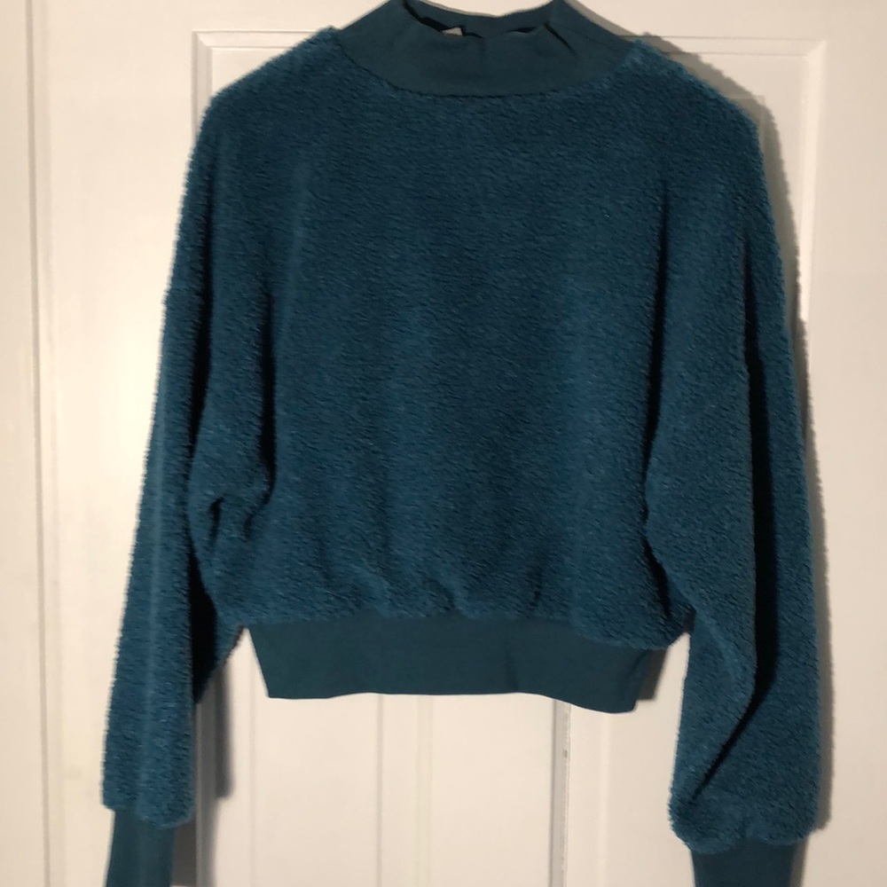 Fabletics turquoise Sherpa sweatshirt